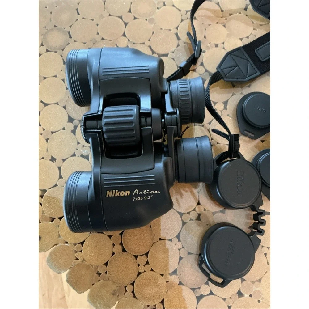 Nikon Action 7x35 9.3 Binoculars In Excellent Condition Case And Lens Cover
